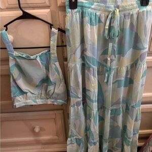 Bnwot Women's Leaf Print 2 piece skirt & top size small (sky to moon)